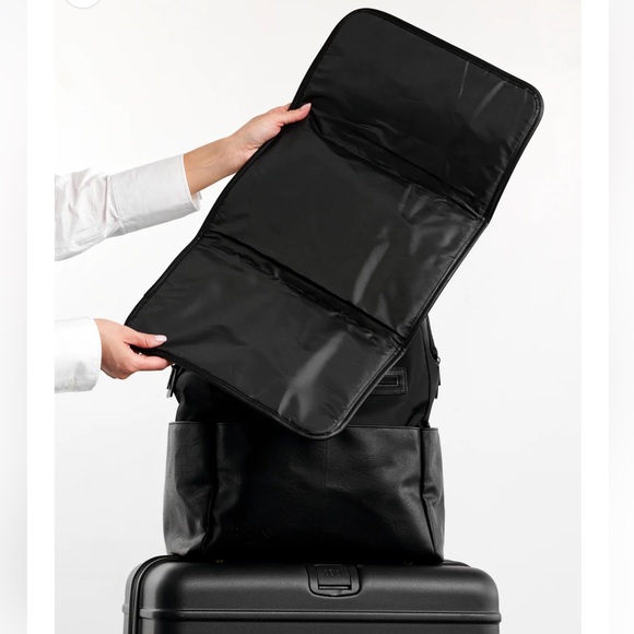 BIES The Backpack Diaper Bag in Black - Picture 7 of 16